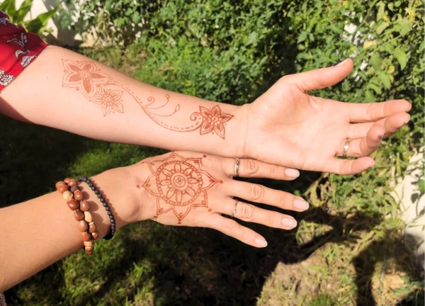 Akce KJM: Malování hennou