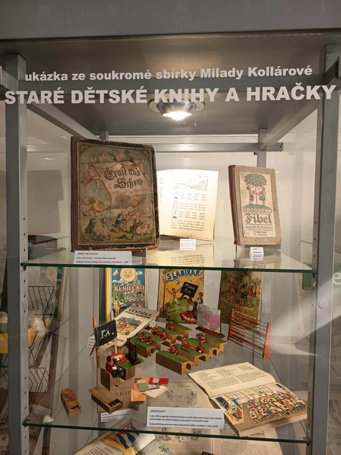Akce KJM: Staré dětské knihy a hračky