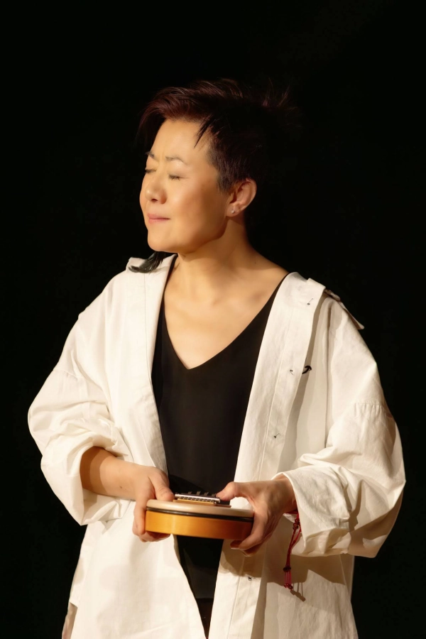 Akce KJM: Feng-yűn Song: Terapie hlasem a dechem
